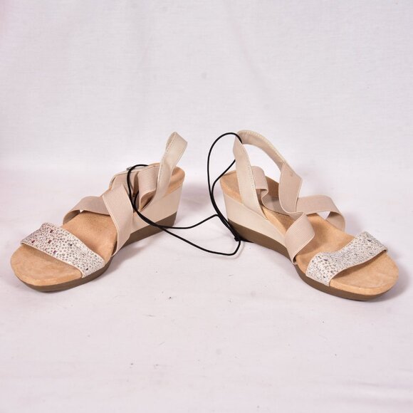 St. John's Bay Women's Tan Sandals Strappy Open Toe Size 6.5 - Picture 3 of 10